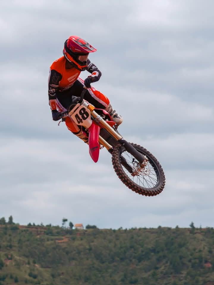 Claudio Tida jumping