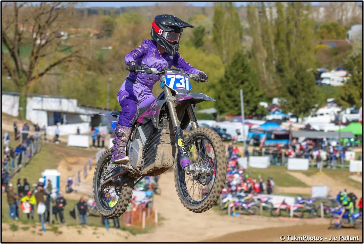 Lysa Raoux #731 jumping